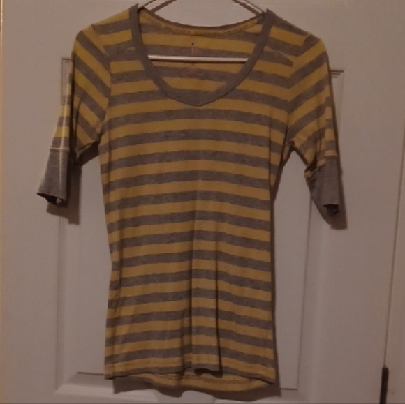 🍭🌺Striped Gray and Yellow Women's Top - Picture 10 of 10